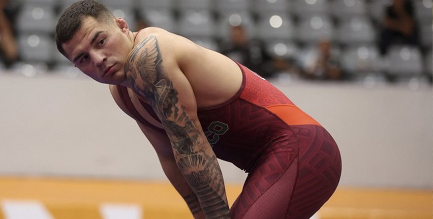 Roza el podio Austin Gomez en la serie de clasificación mundial de luchas asociadas