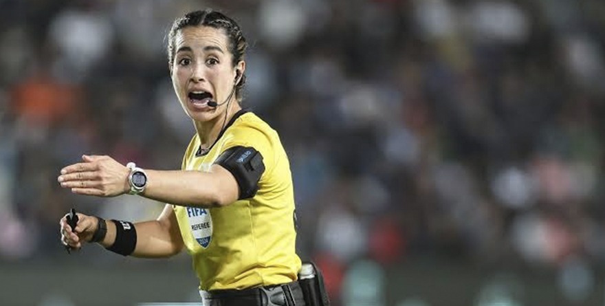 FIFA saca “amarilla” a las amenazas contra árbitra