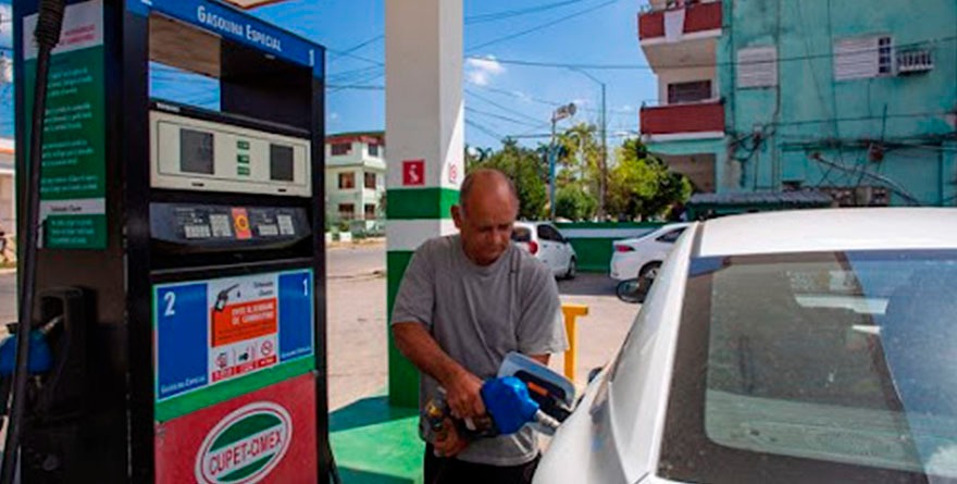 Escasean gasolinas… Y Cuba goza a Pemex