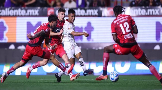 Logra Chivas rescatar empate 3-3 en Tijuana