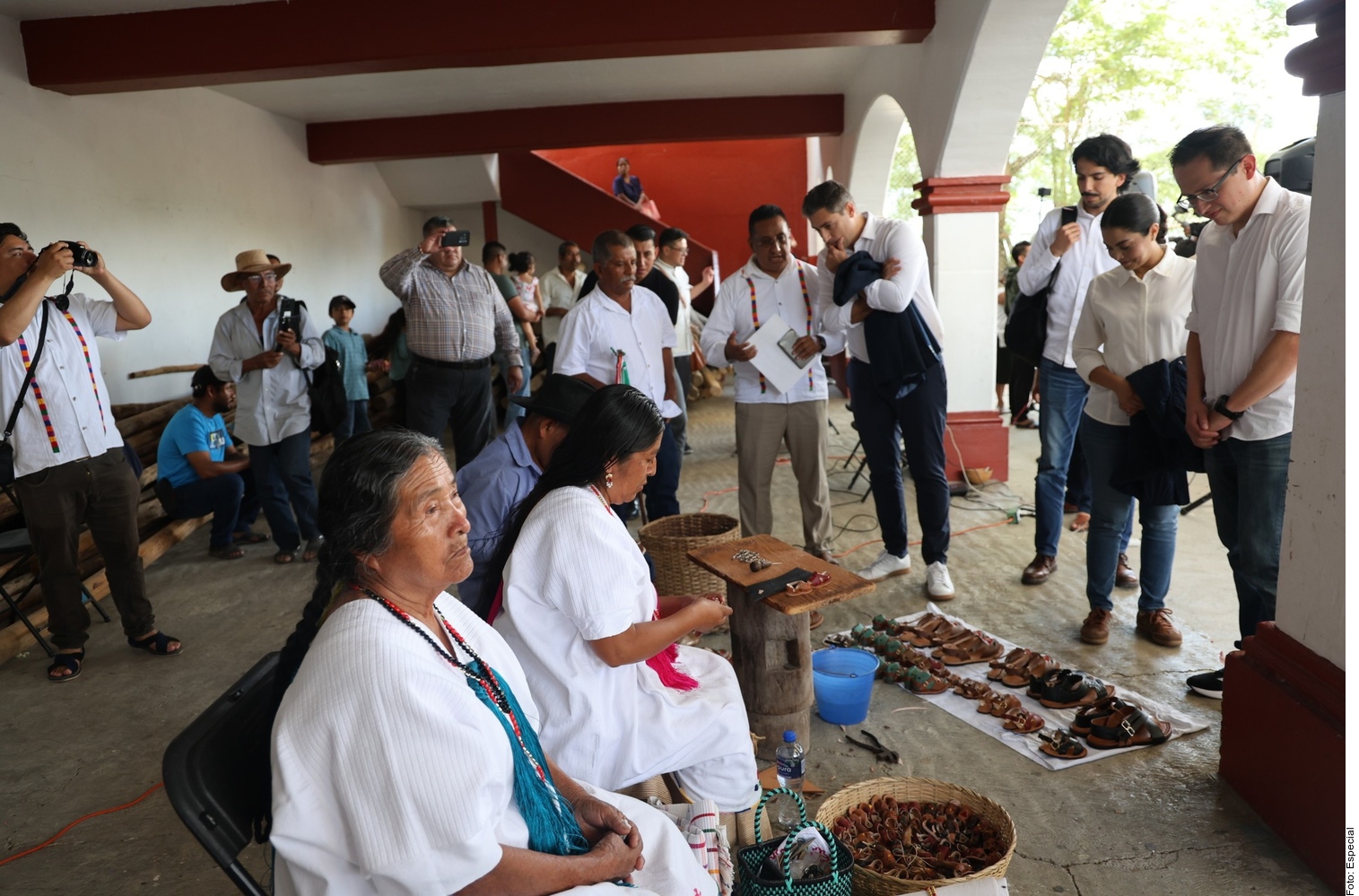 Adidas se disculpa por copiar huaraches de Oaxaca