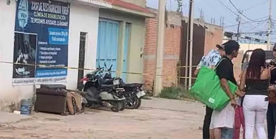 Le dan ‘terapia’ y lo matan
