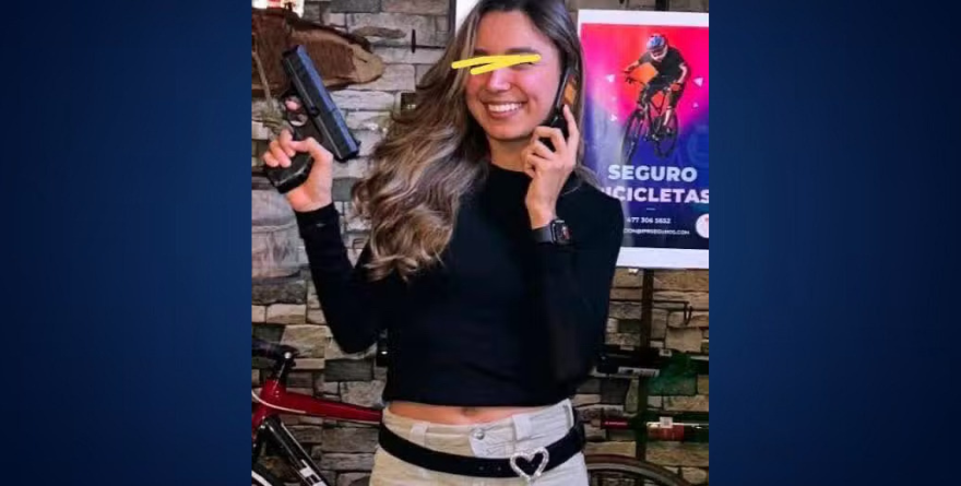  Hija de alcalde de Rioverde se sube al ‘feis’ con un arma