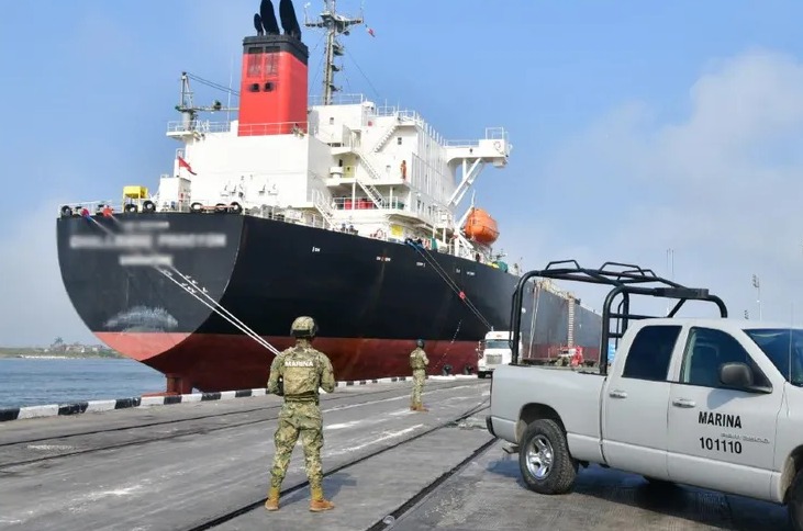 Dan a marinos 1.7 mdp por cada huachi-buque