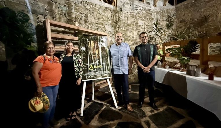 “LEONORA” ILUMINA A XILITLA