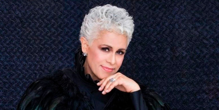 Eugenia León encuentra fuerza en el canto