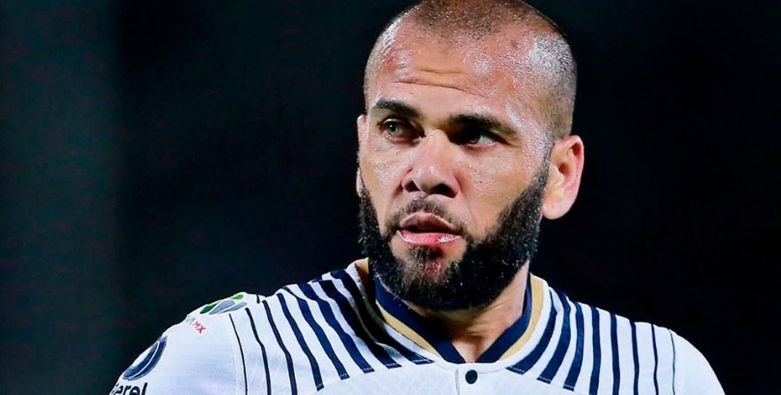 Dani Alves debe pagar a Pumas