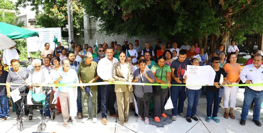 Estrenan calle vecinos del fraccionamiento San José