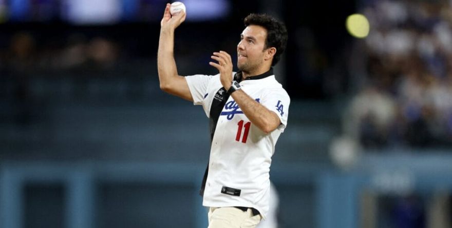 “Checo” lanza la primera bola con los Dodgers