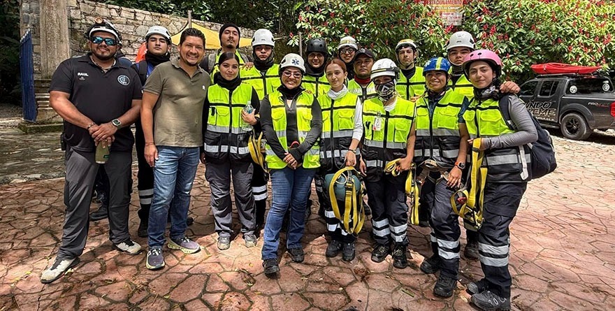 Entrenan en Xilitla rescates verticales