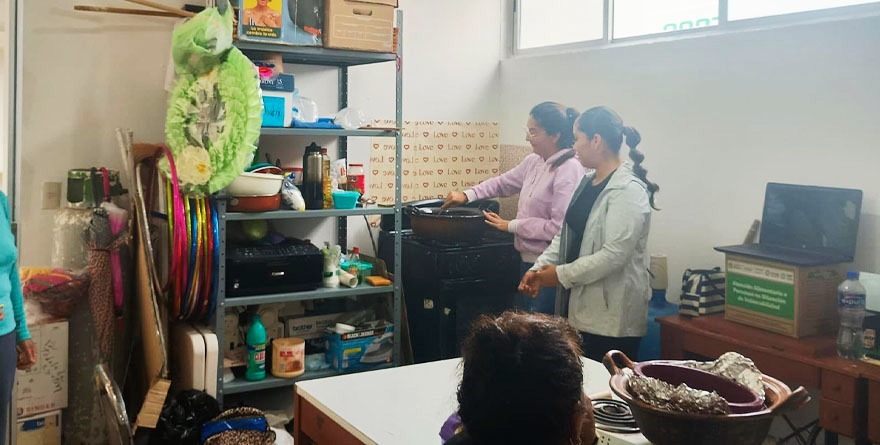 Dulce tradición: arman taller de chancaquillas