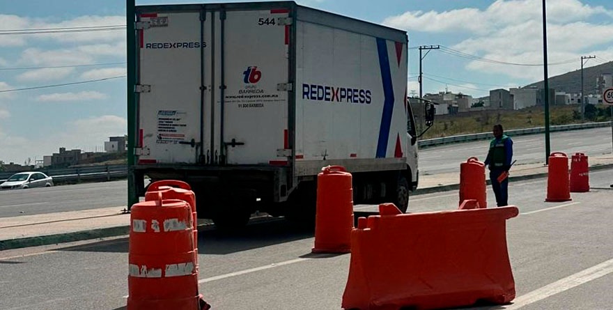 Por fin reparan rejilla pluvial de Circuito Potosí
