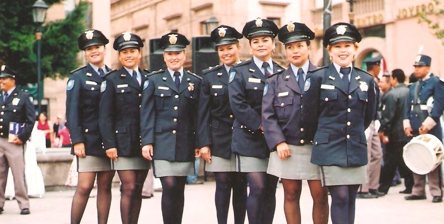 Cuelgan el uniforme con orgullo