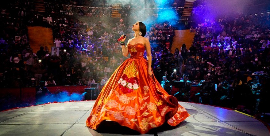 A sus 22, Ángela brilla con corazón y el amor de su vida