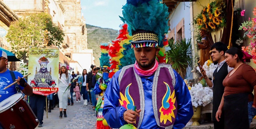 Reafirman identidad y fe en Real de Catorce 