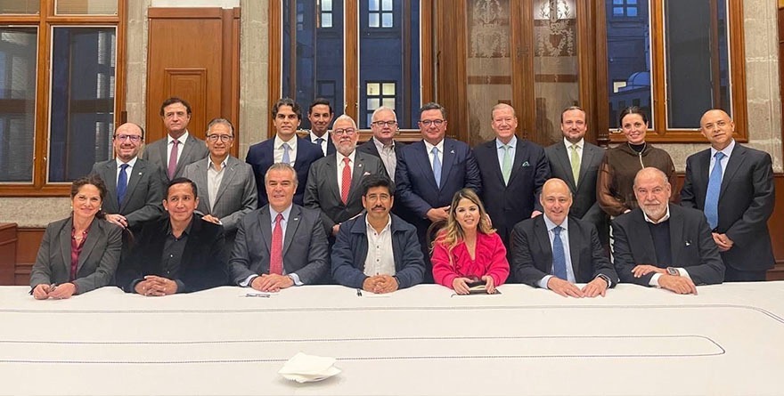 Valladares tiende puentes entre empresarios y la Suprema Corte
