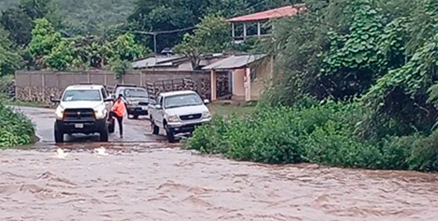 Lluvias dejan 300 familias incomunicadas en Rioverde