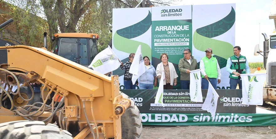 JUAN MANUEL NAVARRO INICIA PAVIMENTACIÓN DE AV. PONCIANO ARRIAGA