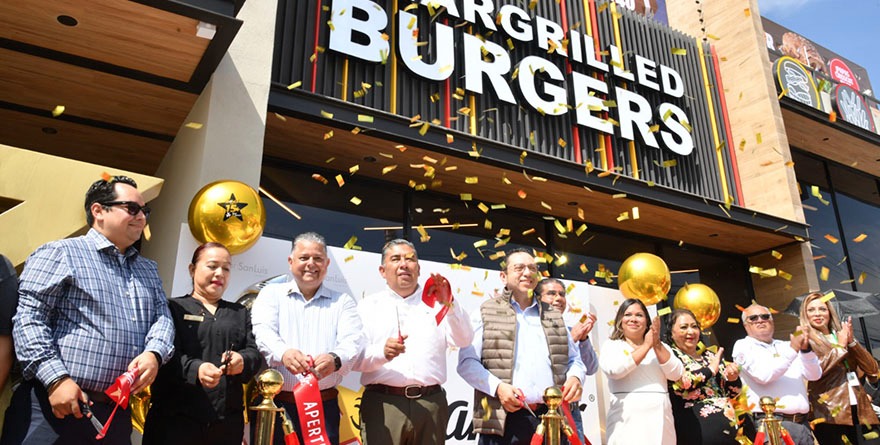 JUAN MANUEL NAVARRO DESTACA LA CONFIANZA EMPRESARIAL EN SOLEDAD, AL INAUGURAR NUEVA CARL`S JR