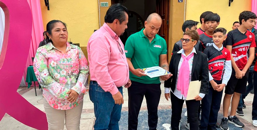 Rodolfo Loredo recibe ‘golazo’ de agradecimiento por su apoyo al deporte