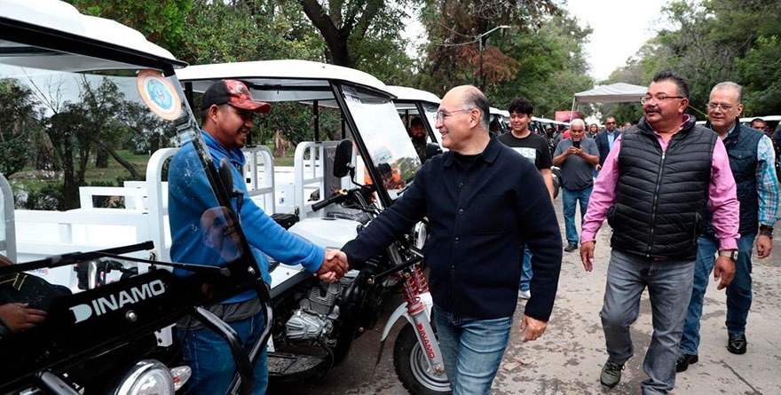 GALINDO ENGAÑA A CARRETONEROS, LES ENTREGÓ UNIDADES DE TRABAJO MÁS CHICAS DE LO ACORDADO