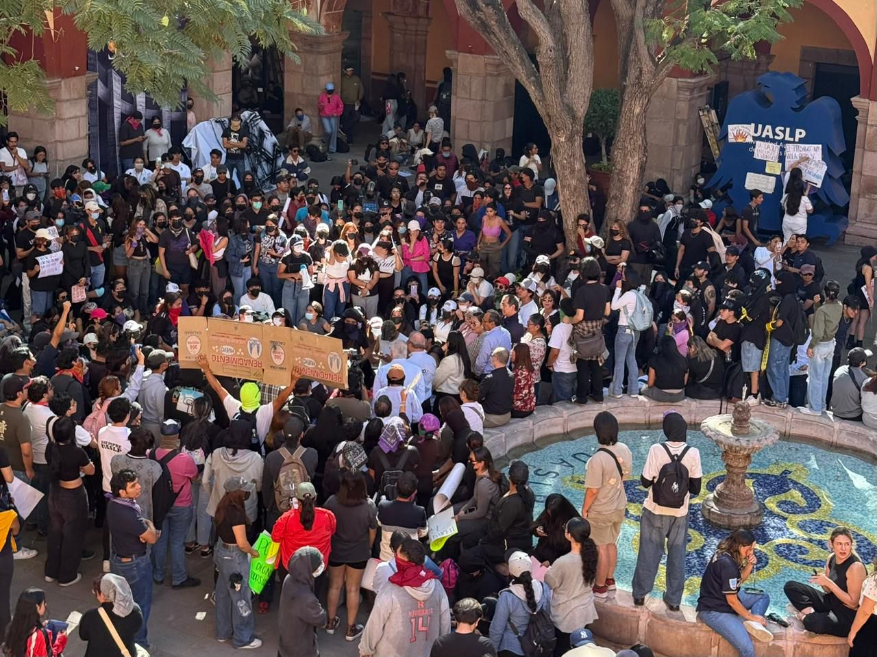 ZERMEÑO HUYE A LA CDMX EN PLENA CRISIS DE LA UASLP