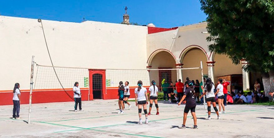 ¡Sacando la bola rosa! Jóvenes de Cd. del Maíz le meten corazón al voleibol por la lucha contra el cáncer de mama.