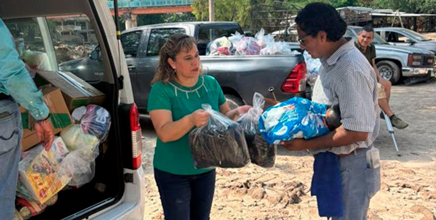 Continúa apoyos a familias