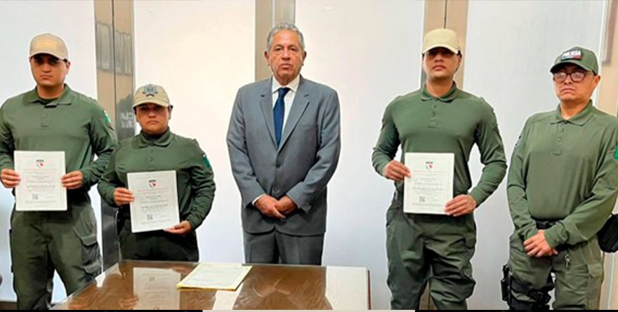 Policías de Salinas: ahora sí, con papelito en mano