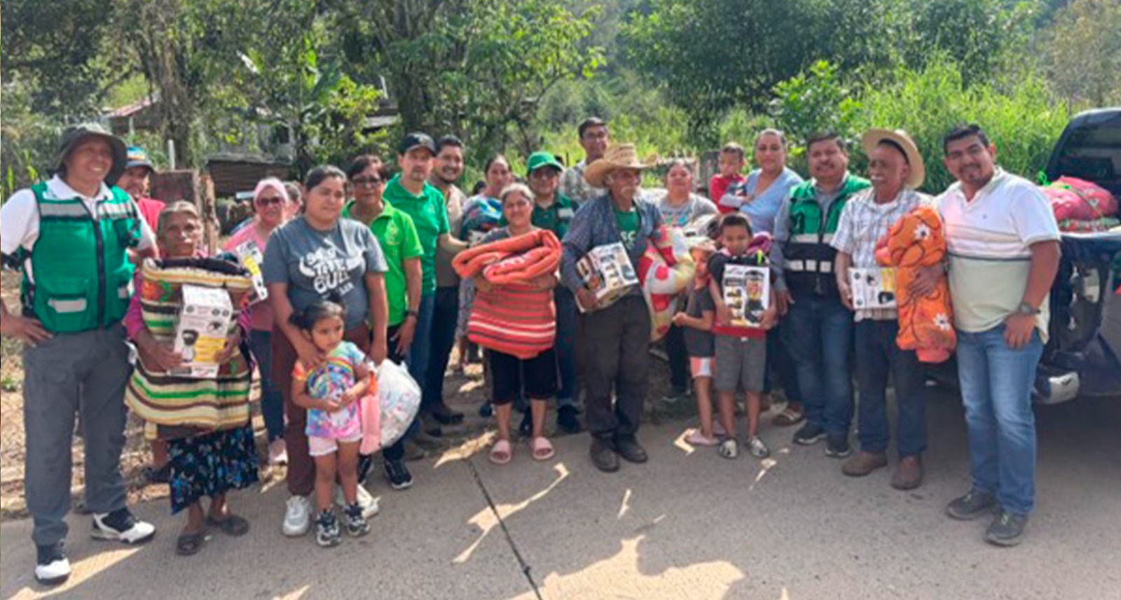CONTINÚA ENTREGA DE APOYOS EN LA HUASTECA