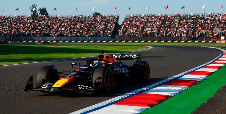 TIENE RED BULL TOROS DE BATALLA EN SU GARAJE