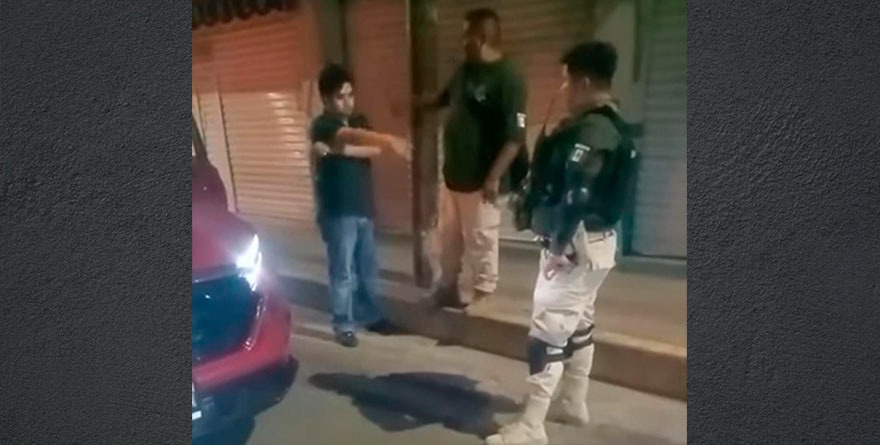 Regidor borracho protagoniza escena