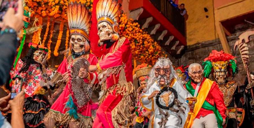 Xantolo espanta a las momias