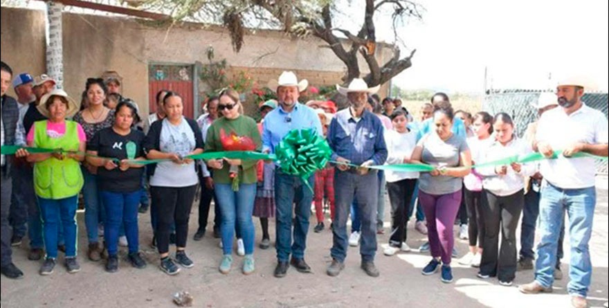 Llega agua a la comunidad de Clavellinas