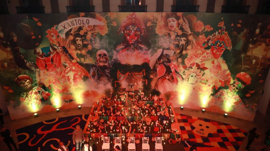 Ricardo Gallardo inaugura altar de muertos monumental