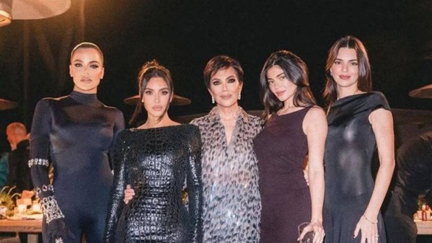 Irrumpe policía a fiesta de Kris Jenner