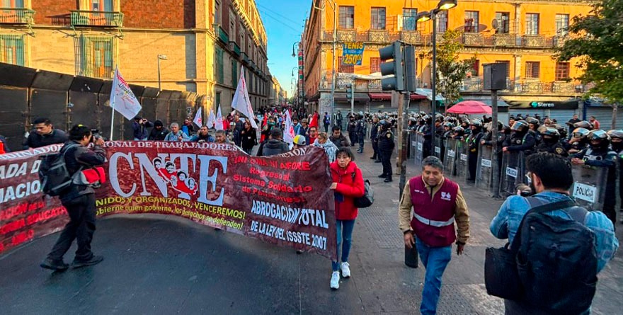 Se concentra CNTE en el Zócalo