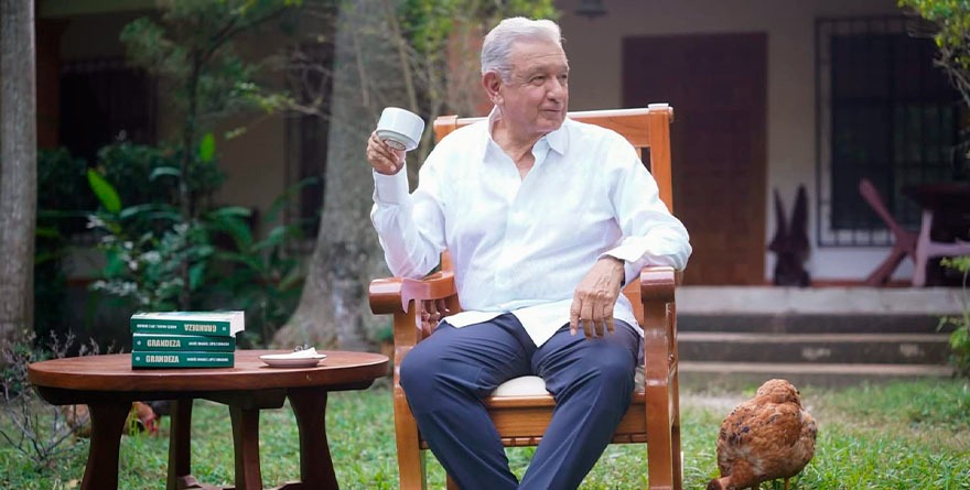 Reaparece AMLO con anuncio de nuevo libro
