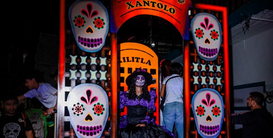 Xilitla celebró la vida entre flores y copal