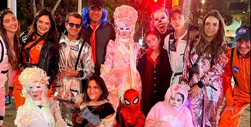 El Halloween de Shakira con hijos y disfraz de época