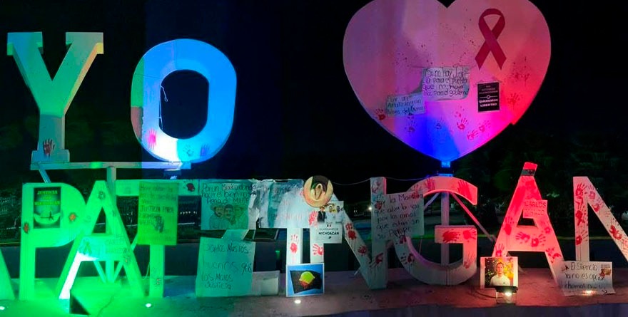 Vandalizan y queman Palacio Municipal de Apatzingán