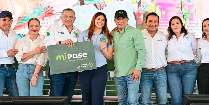 ESTUDIANTES VALLENSES AGRADECEN A RICARDO GALLARDO POR TRANSPORTE PÚBLICO GRATUITO