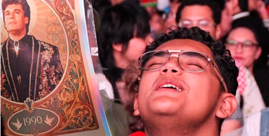 JUAN GABRIEL ‘REVIVE’ EN EL ZÓCALO
