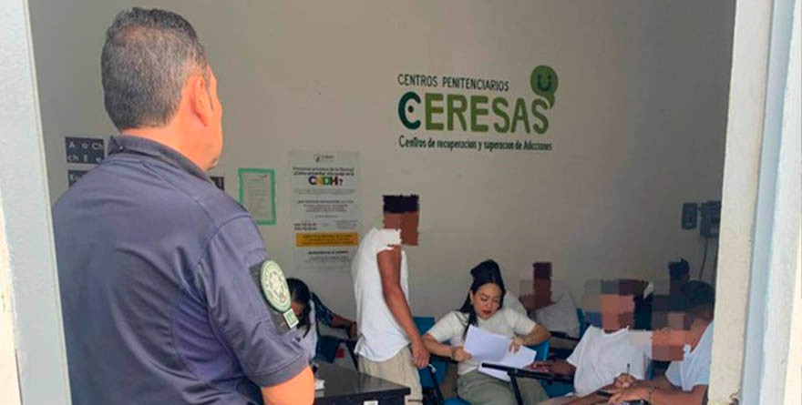 Presos reciben curso de creación literaria