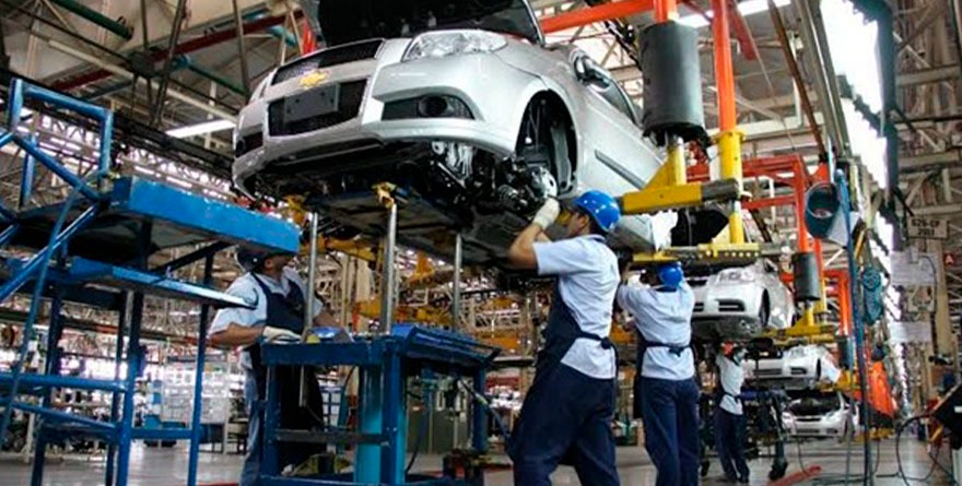 ACTIVIDAD INDUSTRIAL CRECE 4.8% EN UN AÑO