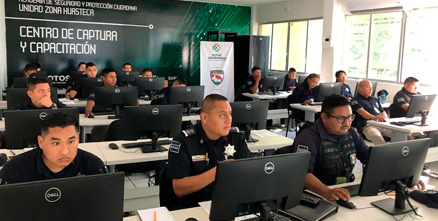 ACTUALIZAN A POLICÍAS