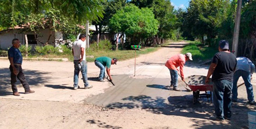 San Vicente Tancuayalab Repara las Calles Después de la Lluvia