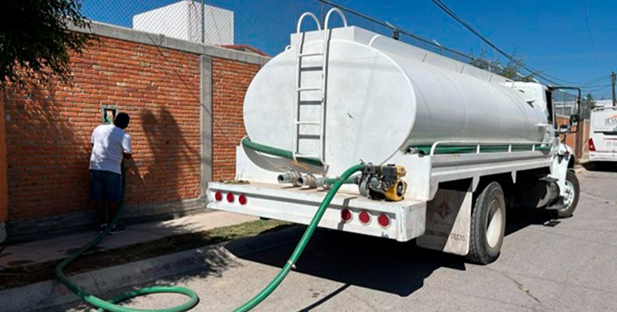 Ante desabasto, Soledad apoya con suministro de agua