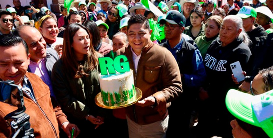 LE ADELANTAN FESTEJO