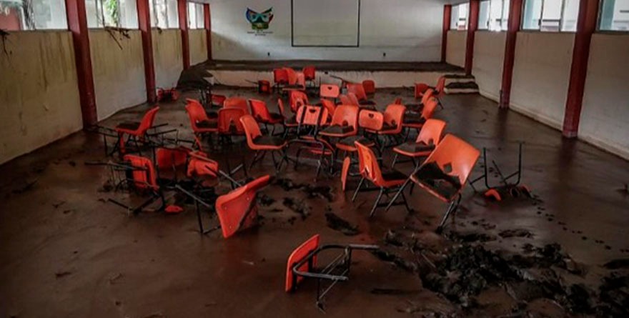 Esperan reparación escuelas inundadas